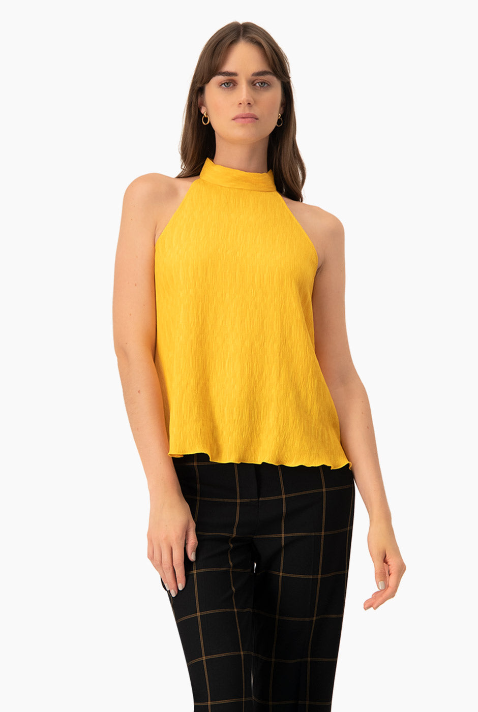 Blusa amarilla de cuello halter sin mangas