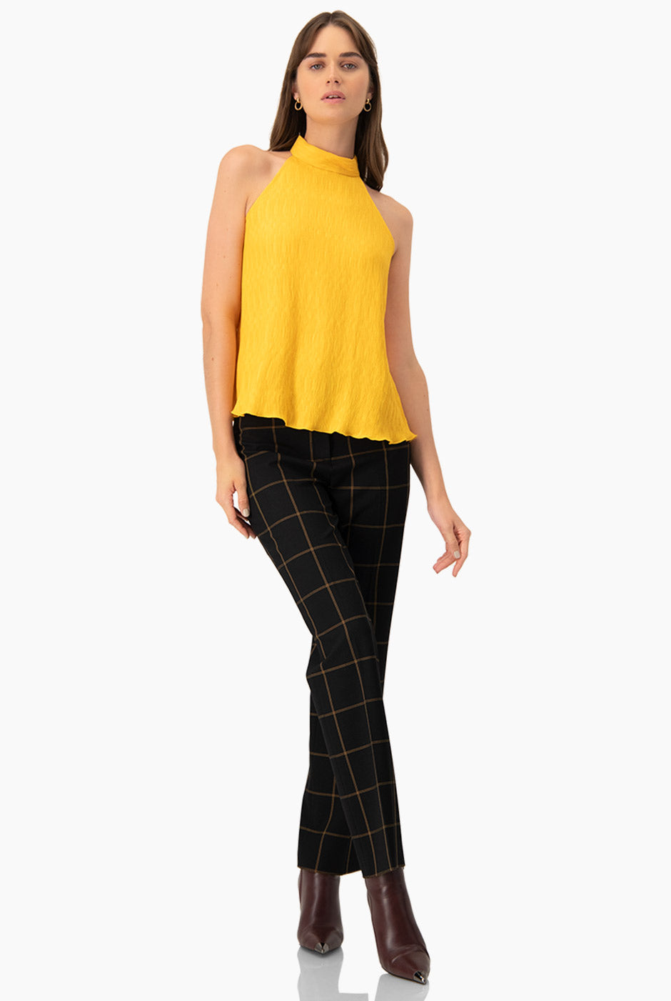 Blusa amarilla de cuello halter sin mangas